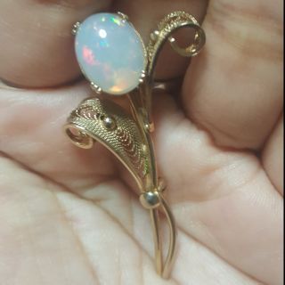 เข็มกลัดโอปอลแท้เม็ดใหญ่ๆ (Natural Rainbow Opal 3.35 Cts)