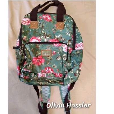 //กระเป๋าเป้ รุ่น"OH-1" แบรนด์ Olivia Hassler ลายดอกไม้ สีเขียว พร้อมส่ง มือสอง
