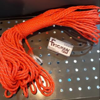 Frogmangear 
Paracord 550 lb Red-White dot 
ยาว 30 m 
ไส้ใน 7เส้น
เชือกพาราคอด 550lb