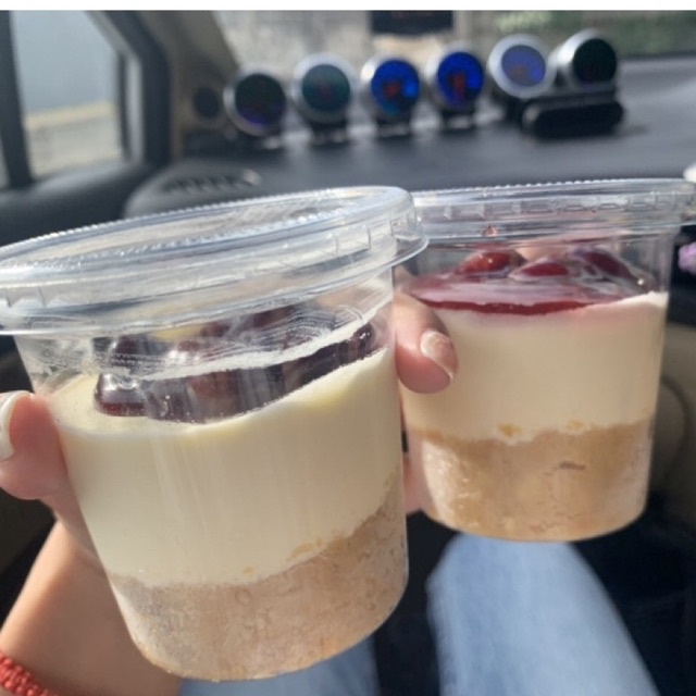 cheesecake ( strawberry / blueberry)