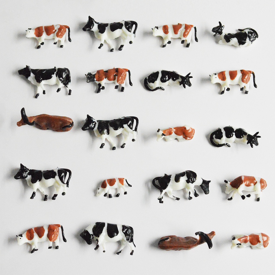 1 . 87 HO Scale Model Painted Black and White Farm Animals Cow Miniature Scene Garden Decorative