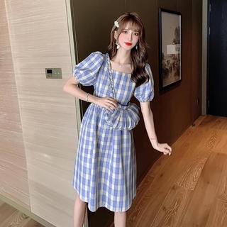 เดรสยาวปานกลางลายสก๊อตม่วงพาสเทวมีแต่งกะดุมเม็ใหญด้านหลังแขนพองตุ๊กกาแถมกะเป๋าลายเดียวกันกับชุดอีก1ชิ้นมือ1ป้ายห้อย