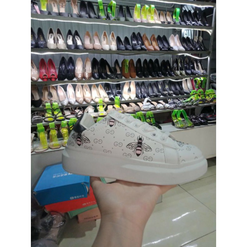 รองเท้าผึ้ง MC สําหรับผู้หญิง