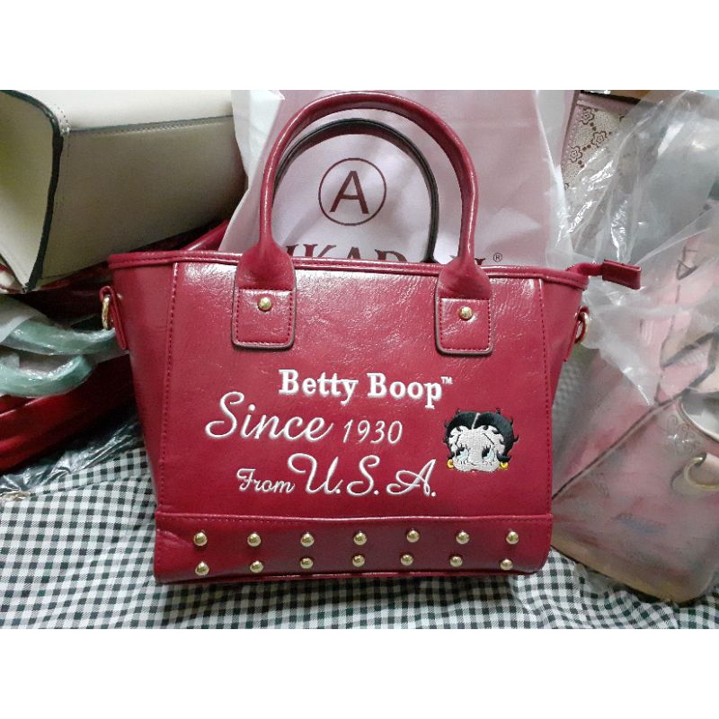 กระเป๋าสะถือได้ สะพายข้างได้ สีแดง Betty Boop ใส่ของได้เยอะ