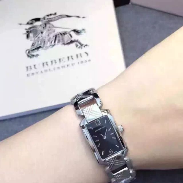 Berberryแท้💯%มือ2 สภาพ99%