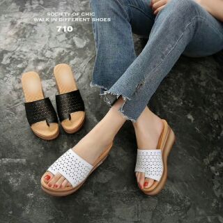 รองเท้าหน้าสวมหนังนิ่ม  ฉลุลาย style Wedge Sandals