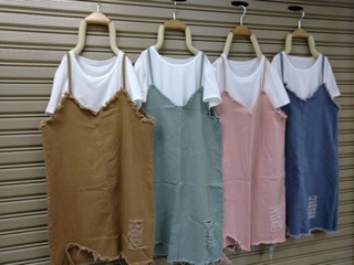ชุดเอี๊ยมกระโปรง แถมเสื้อตัวใน