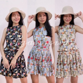 Floral Pleat Set ชุดเซทเสื้อแขนกุดผ้าไหมอิตาลีพิมพ์ลายดอกอัดพลีท มาคู่กับกางเกงขาสั้นเอวสม็อคสุดคิ้วท์