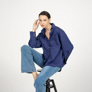 ISSARA Basic เสื้อเชิ้ตหญิง ทรงโอเวอร์ไซส์ สีน้ำเงิน