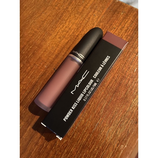 [ส่งฟรี] Mac powder kiss Liquid Lip color สี Over the taupe