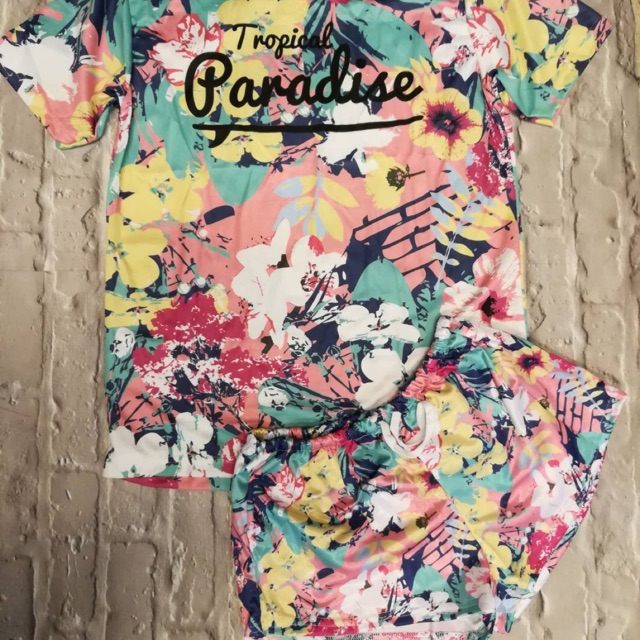 เซทเสื้อยืด & กางเกงขาสั้นลายดอกไม้Paradise