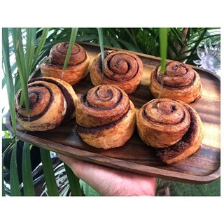 Croissant Cinnamon flavors 6 pcs (ครัวซองค์ กลิ่นอบเชย) By. Felix Bakery