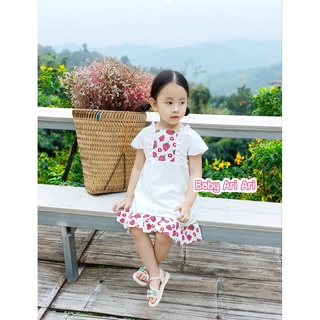 1-9 Y ชุดเดรสเด็กผู้หญิงสีขาวลายสตรอเบอรี่แดง ชุดเด็กดอยพื้นเมือง ผ้าฝ้ายฟอกนุ่ม ฟิกส์สี  สีไม่ตก