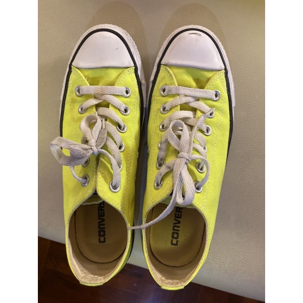 รองเท้ามือสอง converse สีเหลือง neon