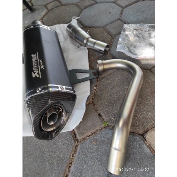 ท่อ akrapovic ปลายคาร์บอนแท้ตรงรุ่น xmax 300