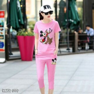 เซ็ต 2 ชิ้น เสื้อยืดคอกลมแขนสั้นผ้าคอตตอลสกรีนลายการ์ตูนที่หน้าอก