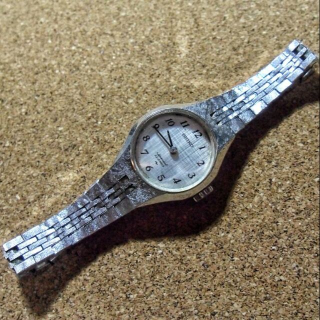 นาฬิกาข้อมือผู้หญิง Seiko ระบบไขลานโบราณ ฝาหลังSeikoเดิม,สายseikoเดิม เข็มยังเดิน หน้าปัดเส้นผ่าศูนย์กลาง2cm.ยาว17cm.
