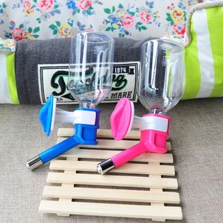 Thai.th Pet Water Feeder ที่ให้น้ำแบบแขวนกรงเพียงหมุนขวดน้ำเข้าเกลียวสัตว์เลี้ยงขวดน้ำจูงน้ำสัตว์เลี้ยง GJ-02(มีราคาส่ง