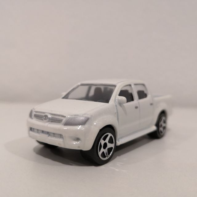 [RARE ITEM] MODEL DIECAST CAR TOYOTA HILUX VIGO 1/57 - Majorette