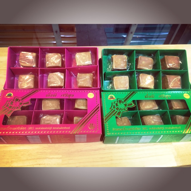 ขนมเปี๊ยะแม่ศรีเมือง ลูกเต๋าถั่วไข่เค็มกล่อง6ชิ้น