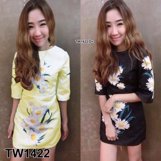 พร้อมส่ง เดรสแขนห้าส่วน พิมพ์ลายดอกสีขาวงานผ้าจอร์เจียค่ะ ซิปซ่อนหลัง สวมใส่สบาย