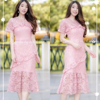 เดรสลูกไม้แขนสั้น เป็นเดรสตัวยาวไฮโซสุดๆ ติดระบายหน้าอก