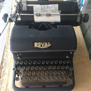 เครื่องพิมพ์ดีด ROYAL ปี1940 อักษรภาษาไทย ใช้งานได้ตามปกติ