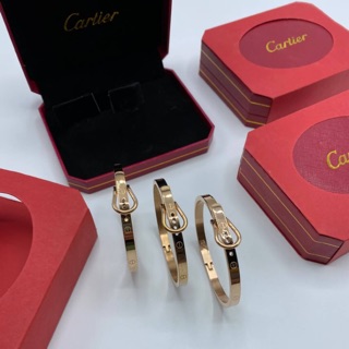 กำไล Cartier สีทอง สวยงามมากค่ะ พร้อมส่ง