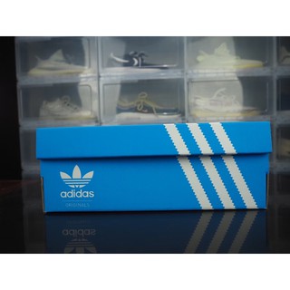 กล่องรองเท้า Adidas สีฟ้า 1 ชุด 5 ใบ