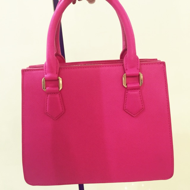 กระเป๋า charles & keith