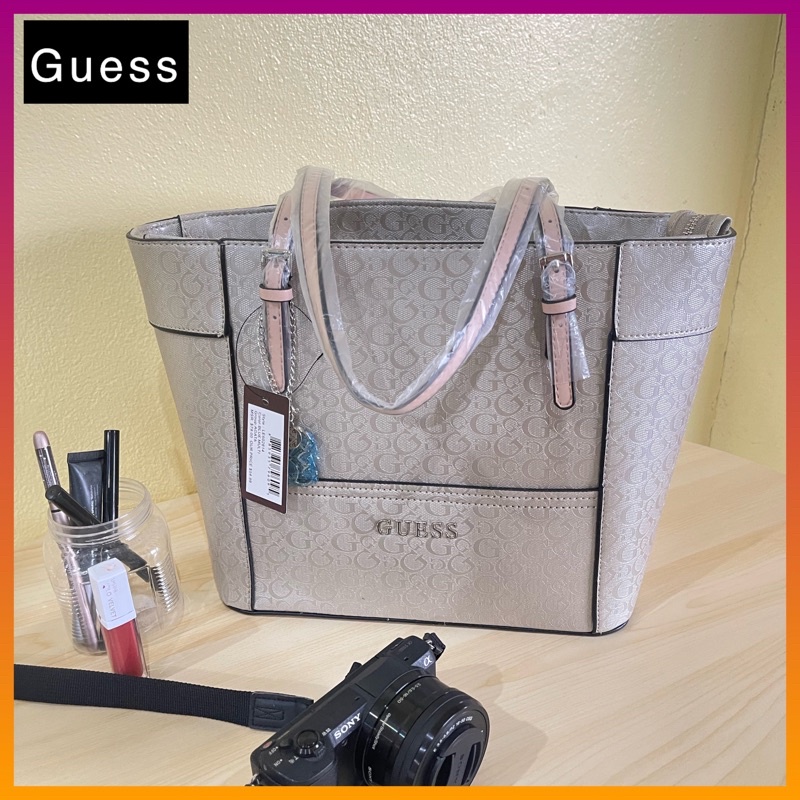 กระเป๋าGuess ทรงโท้ชใบใหญ่ จัดทรงให้ก่อนจัดส่งไม่เสียทรง