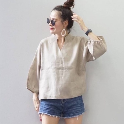 เสื้อลินินแท้100% รุ่นคอวีแขนบอลลูน สินค้าเข้าใหม่ล่าสุดเลยค่ะสีพื้นสวยโดดเด่นอลังการมากค่ะใส่สบายค่ะจะใส่คู่กับขาสั้น