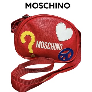 MOSCHINO Crossbody สีสวยมากสดใส ขนาด8*5” ใส่ของได้เยอะ ขอบมุมดี สภาพดี ของแท้ มือสองราคา1,890฿