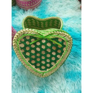 กระติ๊บรูปทรงหัวใจหลากสีใส่ข้าวใส่ของ