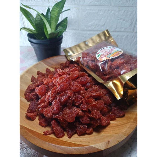 สตอเบอร์รี่อบแห้ง 500 กรัมไม่น้ำตาล เปรี้ยวหวานธรรมชาติ  เกรดพรีเมี่ยม เปรี้ยวนำ