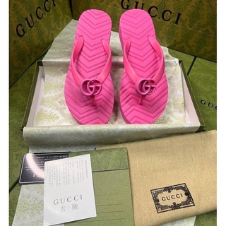 รองเท้าแตะ GUCCI WOMEN’s CHEVRON THING SALDAL SS21 แบบหูคับ