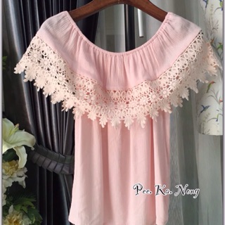 พร้อมส่ง  พุธ  (new)✨✨เสื้อปาดไหล่ แต่งชายลูกไม้สวยชนะเริ่ด. ผ้างามใส่สบายเหมาะหน้าร้อนมากๆๆนิ่ม มี