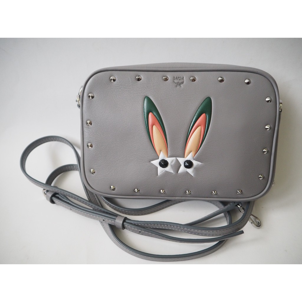แท้ 💯% กระเป๋าสะพาย ครอสบอดี้ ทรงกล่อง MCM Star Eyed Bunny Crossbody Bag