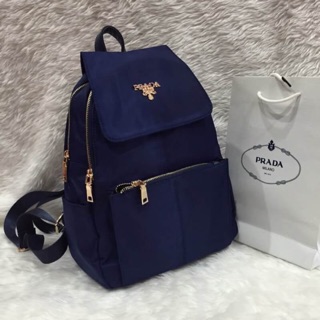 กระเป๋าเป้ prada