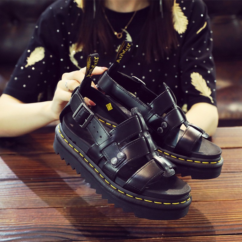 Dr Martens air wair Women Martins sandals เทรนด์แฟชั่นกลางแจ้งรองเท้าชายหาดพื้นหนารองเท้าแตะลําลอง