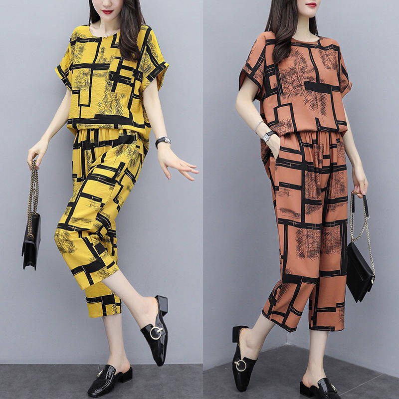 ชุดเซ็ต 2 ชิ้น เสื้อผ้าแฟชั่น เสื้อยืดแขนสั้น+กางเกง 7 ส่วน พิมพ์ลายตาราง มี 2 สีให้เลือก