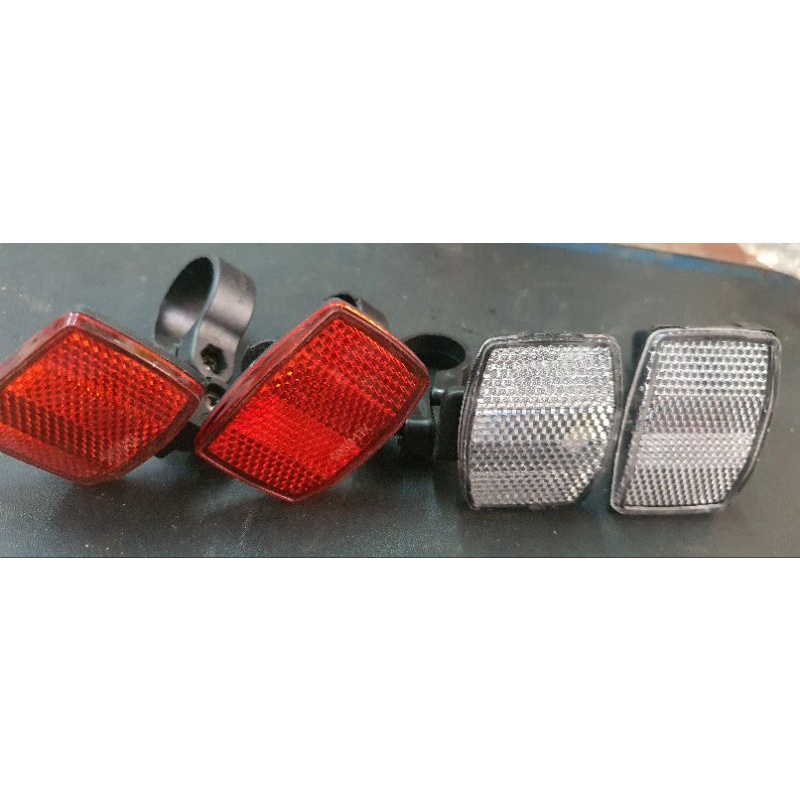 ทับทิมสะท้อนแสงจักรยาน