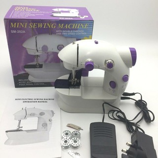 จักรเย็บผ้าขนาดเล็ก จักรเย็บผ้าขนาดเล็ก พกพาสะดวก รุ่นSM-202A (สีม่วง) แถมฟรี อุปกรณ์เย็บผ้า Mini Sewing Machine