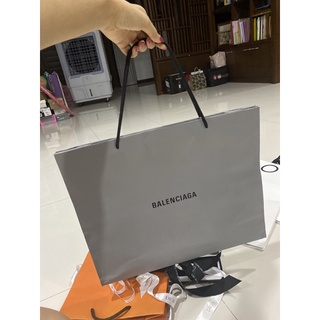 ถุงกระดาษ balenciaga ของแท้