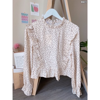 เสื้อแฟนชั่น ผ้าไหมอิตลี ลายจุดเล็กๆ  ระบายช่วงหัวไหล่  จัดก่อนสวยก่อนไปเลยจ้า รหัสBB23