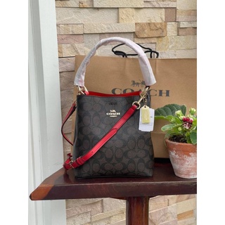 🎊💖🌇🚜@2,110.-📍(ลดพิเศษ 7 %) 💯 🛒🛒Big Discount 2022🛒🛒COACH SMALL TOWN BUCKET BAG IN SIGNATURE