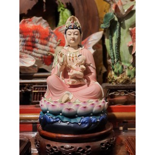 พระแม่กวนอิมปางอุ้มเด็ก
