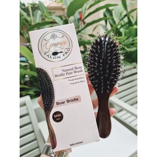 Genamaze Oval sandle wood bristle brush - Mini   หวีแปรงขนหมูป่าอย่างดี ช่วยถนอมเส้นผมและหนังศีรษะ ขนาด Mini สำหรับพกพา