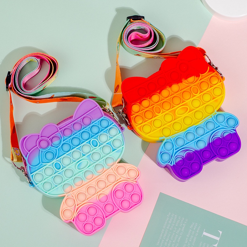 Hello Kitte Pop It กระเป๋าของเล่นระเป๋าสะพายข้าง fidget toy Antistress Fidget ของเล่นตลกคีย์บอร์ดซิลิโคน Push Popit Bubble เกมบรรเทาความเครียดความวิตกกังวลของเล่นของขวัญ กระเป๋ายูนิคอร์น กระเป๋าของเล่น