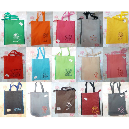 (ถูกที่สุด พร้อมส่ง) กระเป๋าผ้าหนากุ๊นทรงตั้ง+ก้น+ซิบ ขนาด 28.2 x 33.9 CM. (คละสี)